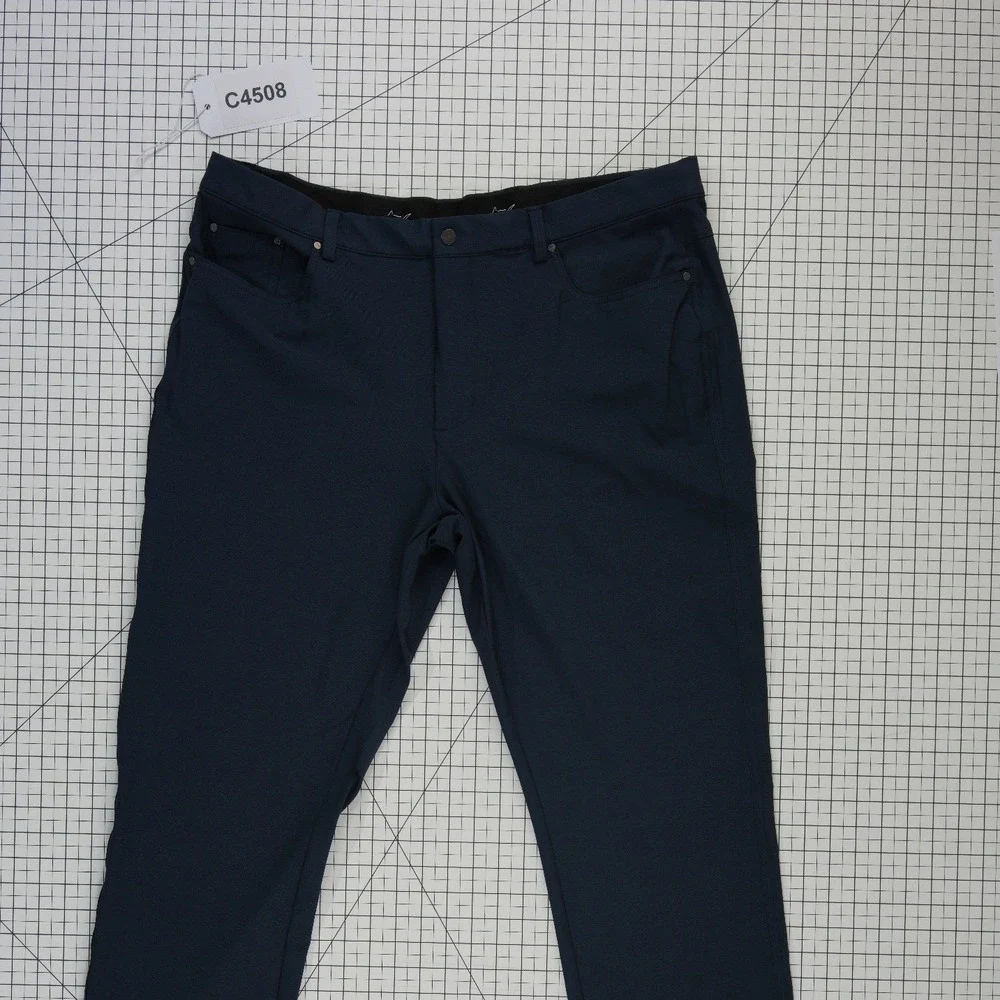 Greg Norman Shark Golf Pants Men's‎ Size 38x30 Navy Blue Stretch Performance
